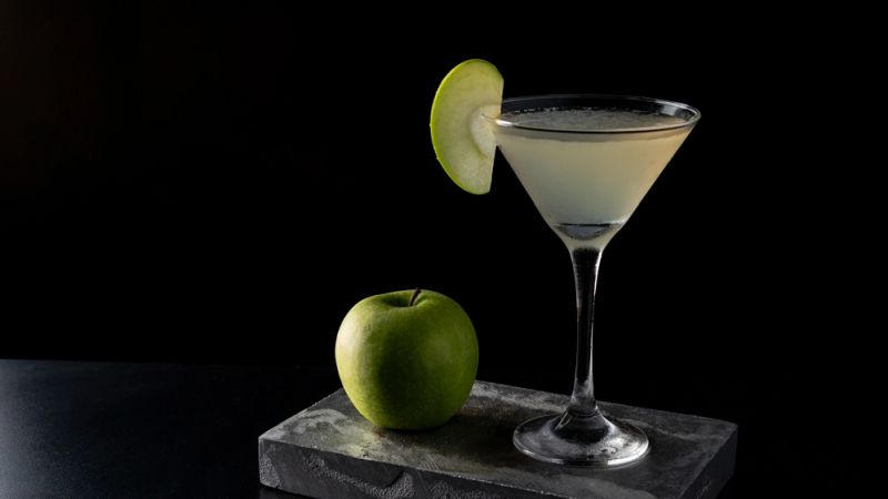 Appletini: A Sweet and Sour Green Apple Sensation